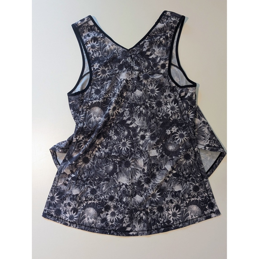 Lululemon Spring Bloom Multi 2-Piece Set Sculpt Tank & Skirt Size 10 EUC - Picture 3 of 14